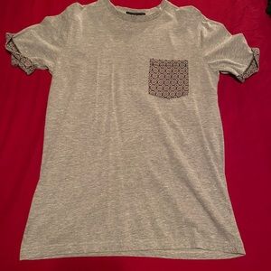 21 Men Gray Tshirt with Graphic Design Pocket Size Small Good Condition